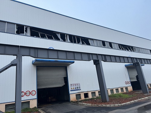 16883746844267809zPt.jpg 廠房玻璃.jpg